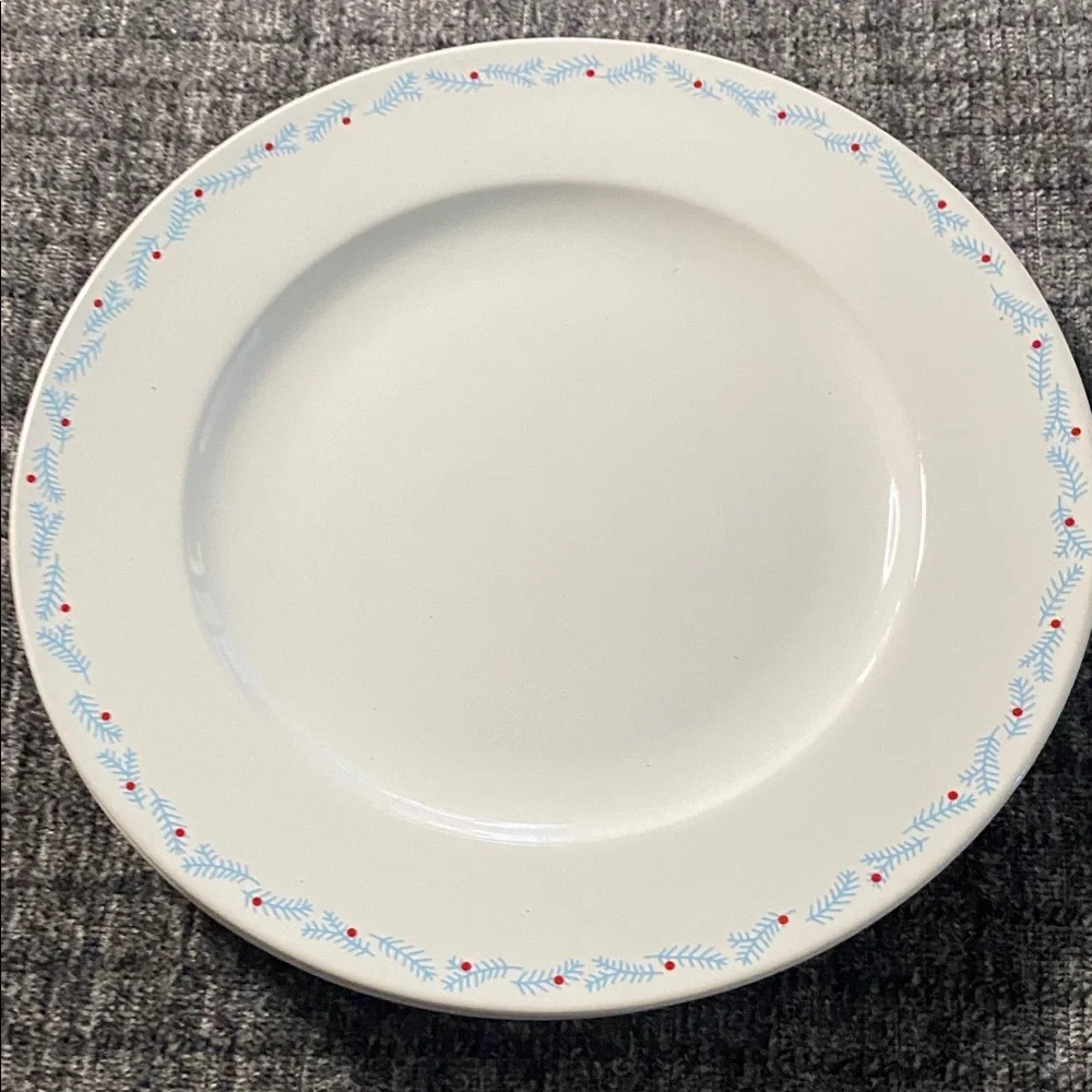 IKEA Holiday Decorative White Bowl and Plate Set. Gnome Design. 2 Plates/2 Bowls